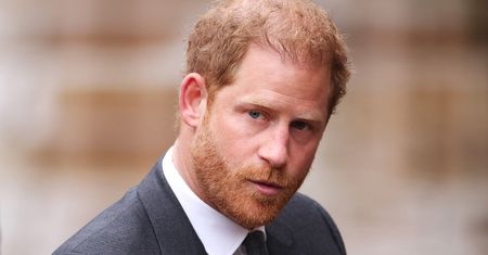 Książę Harry ma żal do rodziny królewskiej. Chodzi o PODSŁUCHY w telefonach