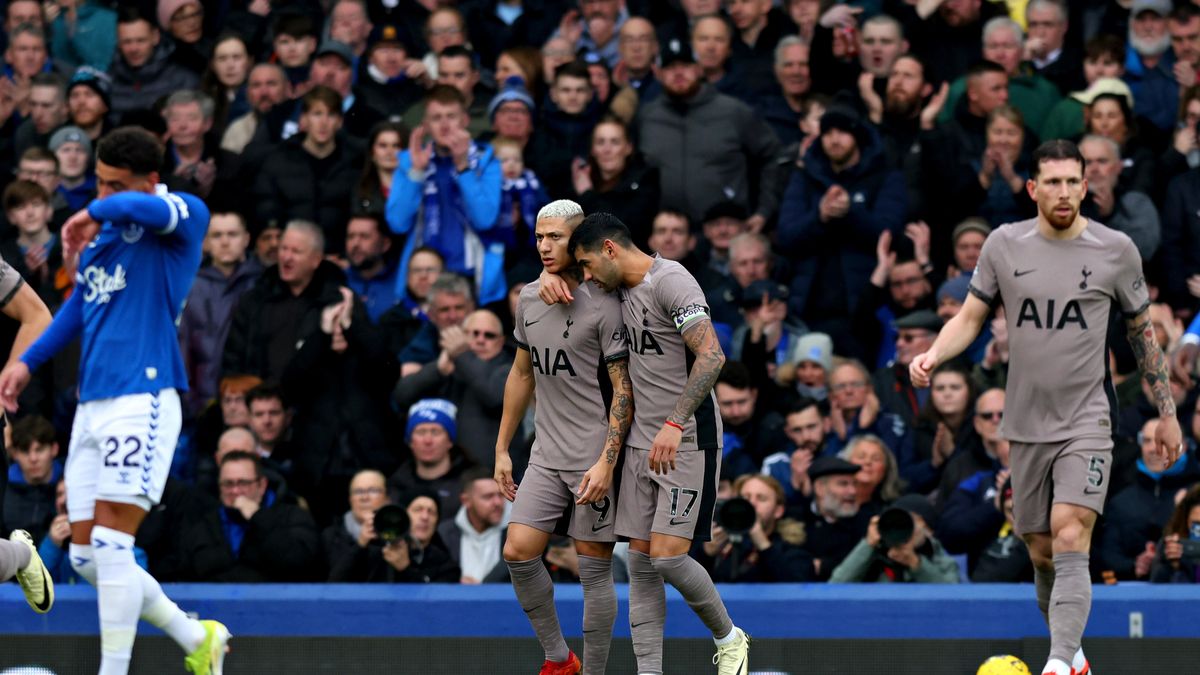 Zdjęcie okładkowe artykułu: Newspix / Gary Oakley / Na zdjęciu: piłkarze Tottenhamu Hotspur