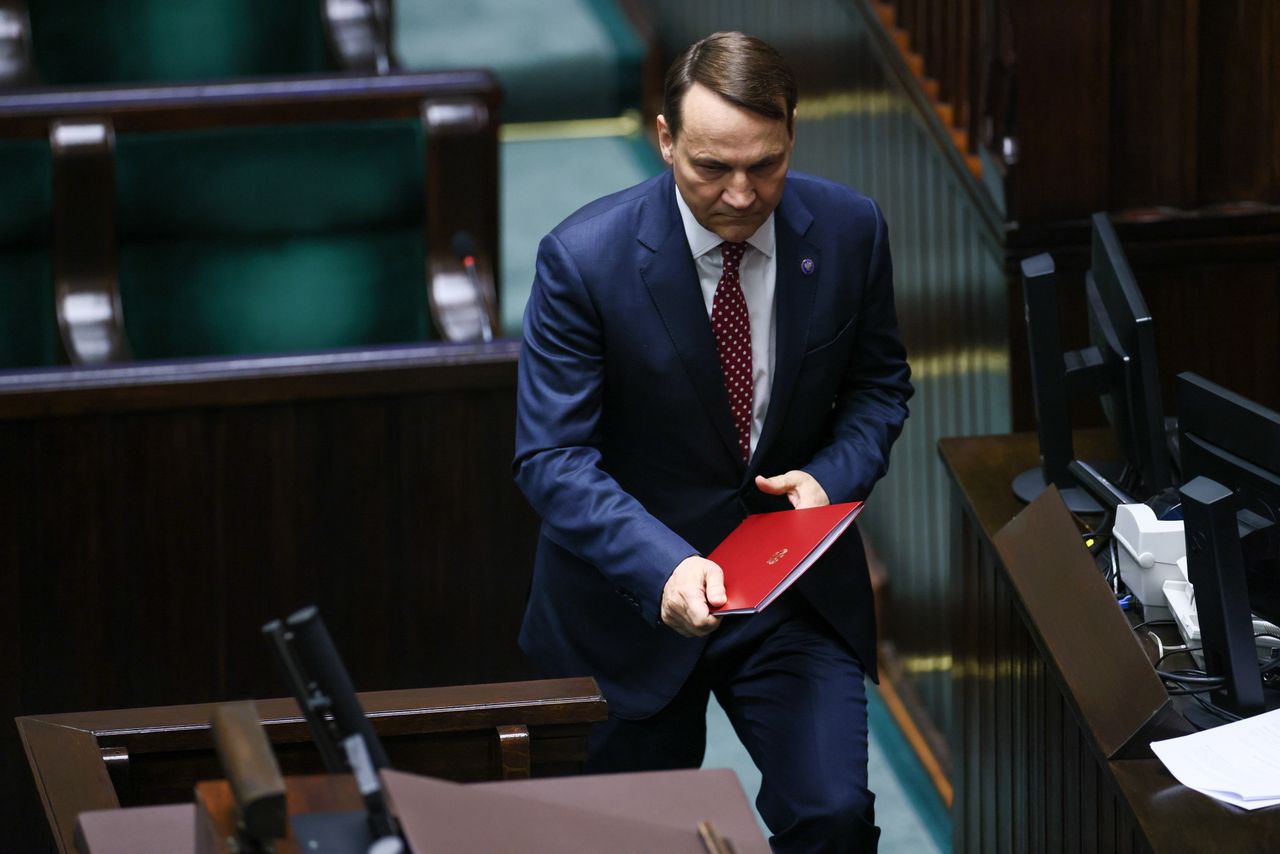 "Rosja dąży do obalenia ładu". Sikorski w Sejmie ostrzega
