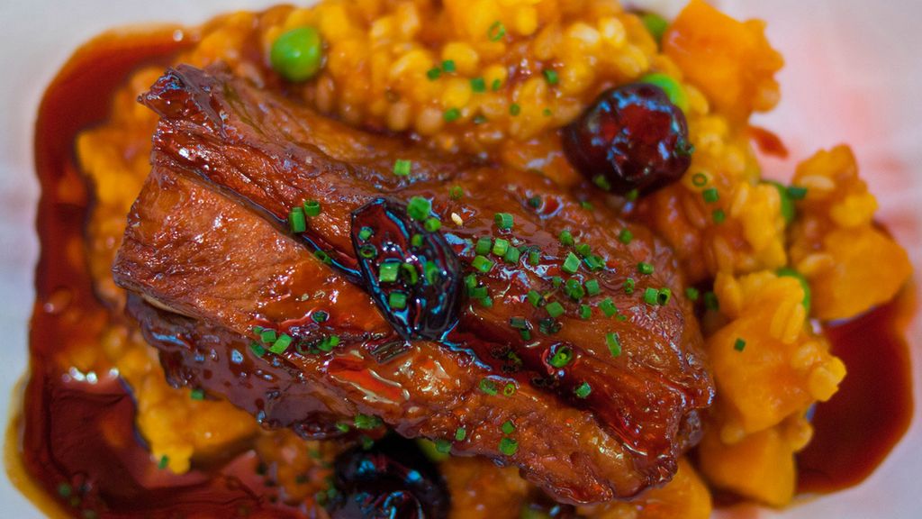 Duszony mostek cielęcy bez kości (samo mięso)