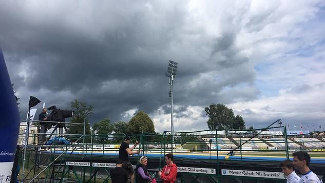 Ciemne chmury wciąż nad stadionem (fot. Marcin Karwot)