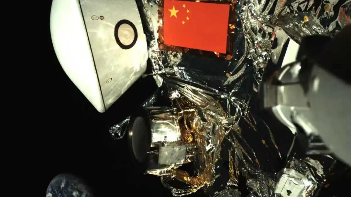 Sonda Tianwen-2 oraz Ziemia w tle