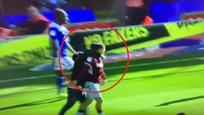 Szok w Anglii. Podczas meczu The Championship kibic wbiegł na murawę i brutalnie zaatakował piłkarza!