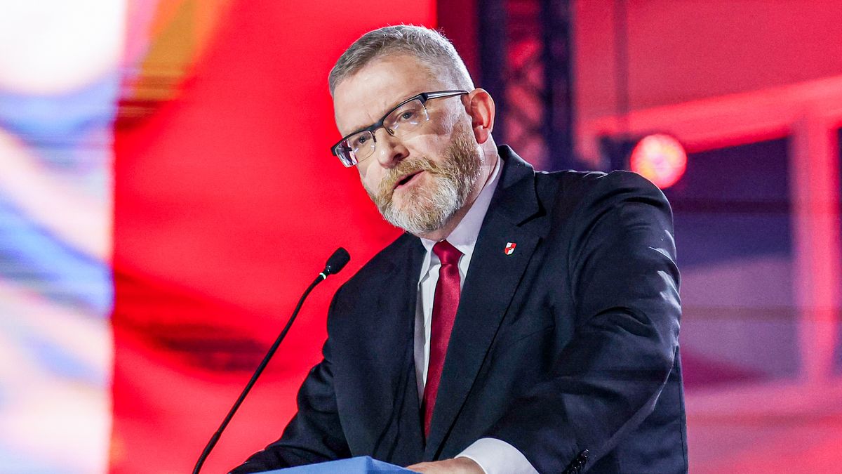 KRAKOW, MALOPOLSKIE, POLAND - 2025/04/12: Grzegorz Braun, President of the Confederation of the Polish Crown (Konfederacja Korony Polskiej) and presidential candidate, seen at his rally in Krakow ahead of the upcoming presidential election. Polish far-right presidential candidate Grzegorz Braun held a campaign rally in Krakow ahead of the presidential elections scheduled for 18 May 2025. (Photo by Grzegorz Wajda/SOPA Images/LightRocket via Getty Images)