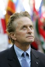 Michael Douglas przeciwko Fordowi