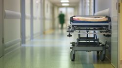 Szpitalne łóżka na korytarzach naruszeniem prawa pacjenta