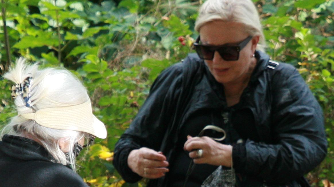 Krystyna Janda z Magdą Umer wybrały się na wróżby z kart tarota u ulicznej wróżki w samym centrum Sopotu.