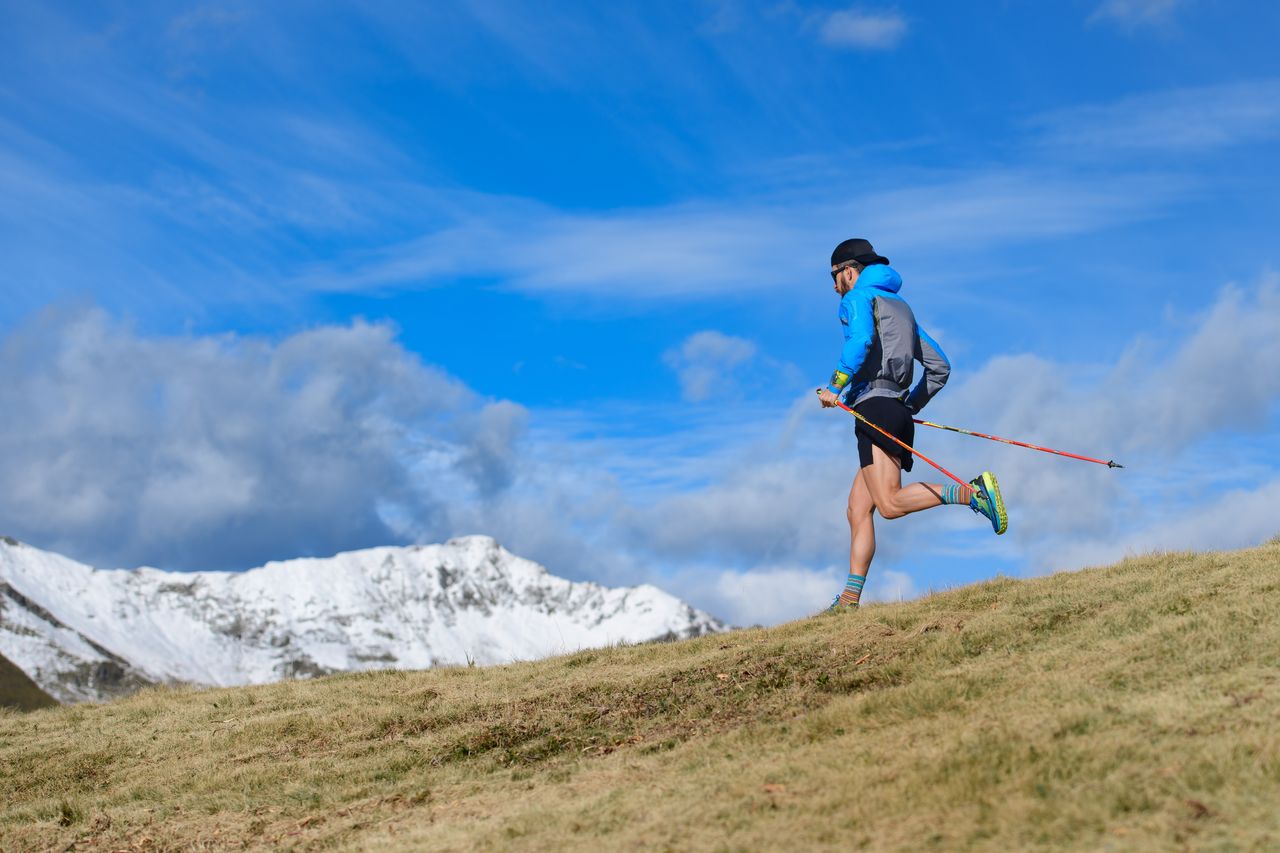 Nordic Walking kontra trekking. Pomysł na aktywne wakacje