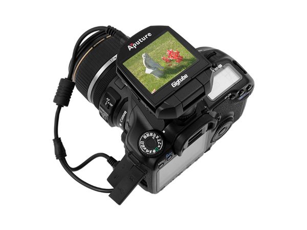 Aputure Gigtube - zdalne sterowanie i obracany wyświetlacz LCD w jednym 3