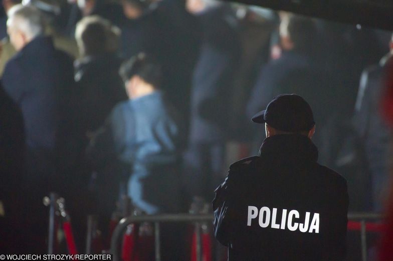 Ciągłe zmiany w grafiku, Święta poza domem, mobbing przez przełożonych - te bolączki zostaną z mundurowymi