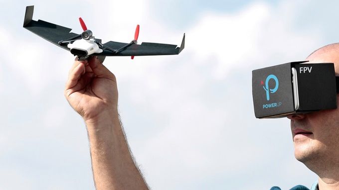 Marzysz o lataniu? PowerUp FPV umożliwi wcielenie się w pilota kartonowego drona 1