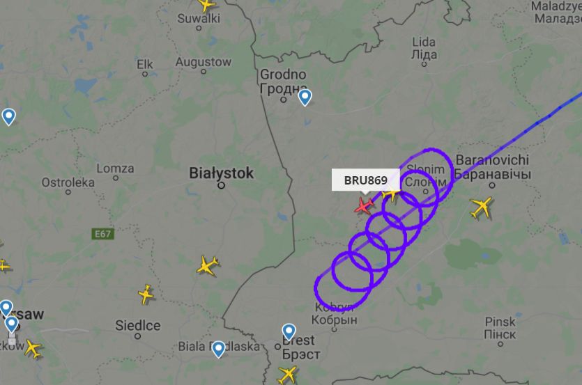 Białoruskie samoloty zawracają przed granicą z Polską