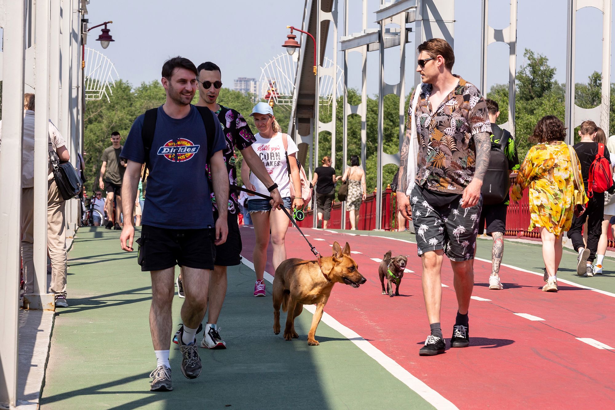 Kijów wraca do życia. Miejska plaża, ulice i bulwary pełne ludzi 2