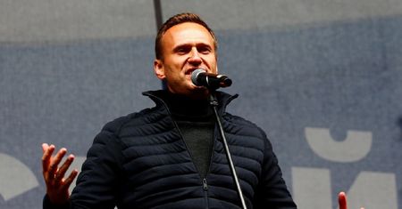 Nawalnego zabił skrzep krwi? "Mało prawdopodobne". Lekarz mówi dlaczego