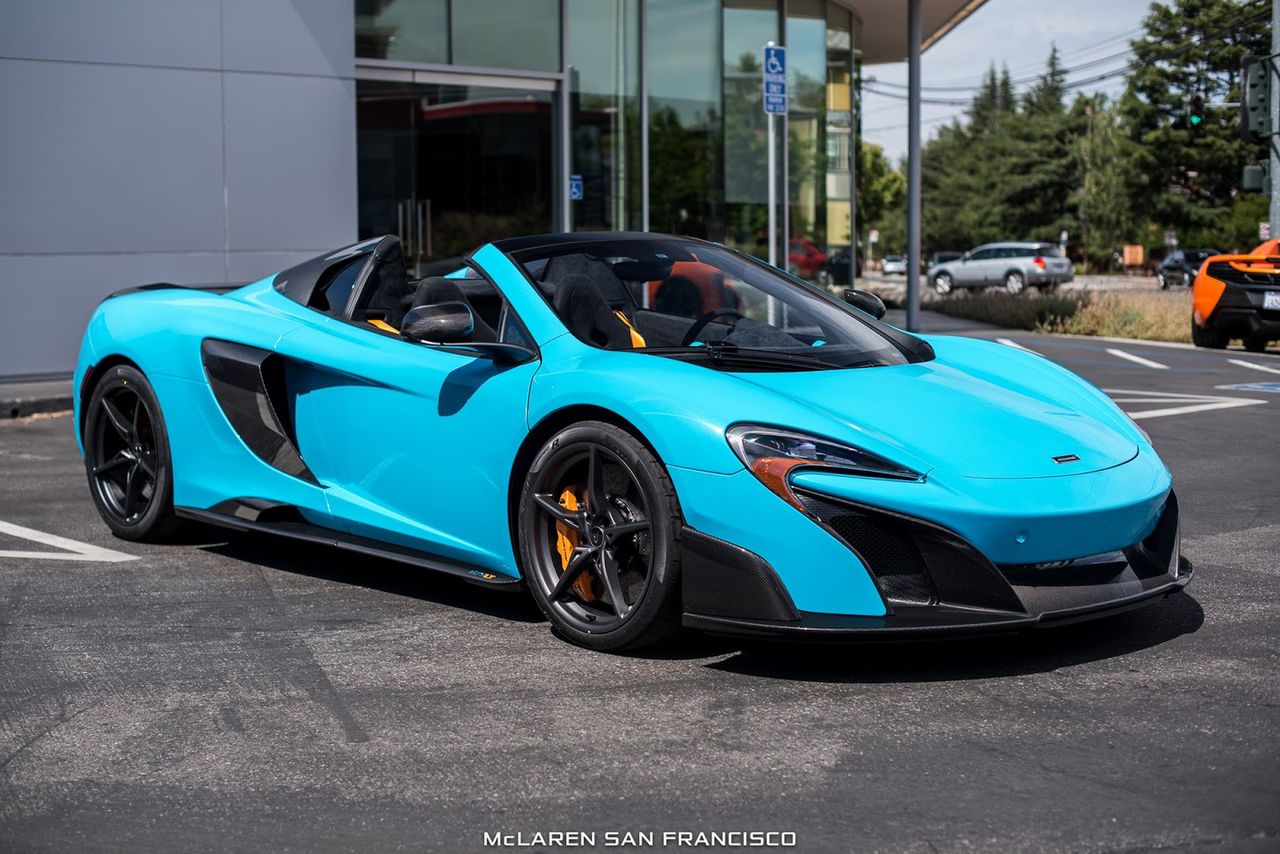 Wyjątkowy McLaren 675LT Spider ubrany w lakier Fistral Blue