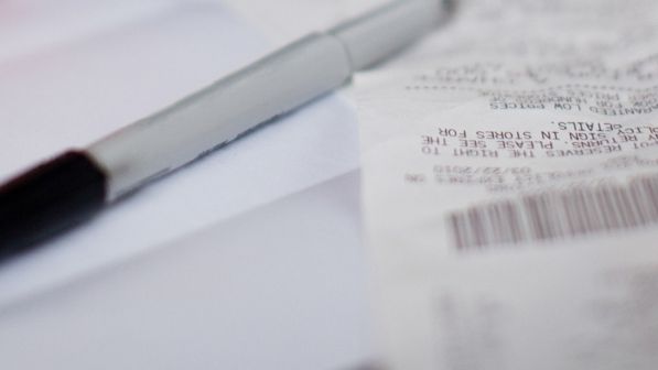 Dowód zakupu ma trafiać na bankową skrzynkę odbiorczą. To jednak nie oznacza końca papierowych paragonów.