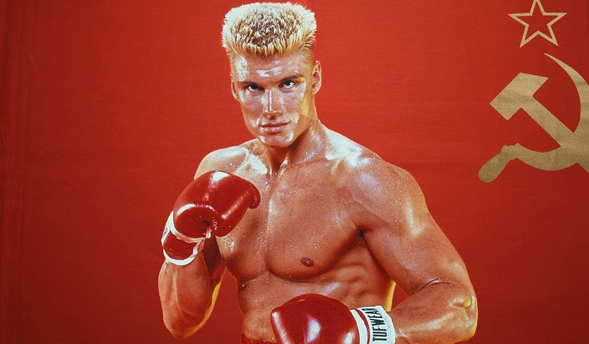 On ma 68, ona tylko 29. Ma żonę i córkę w tym samym wieku