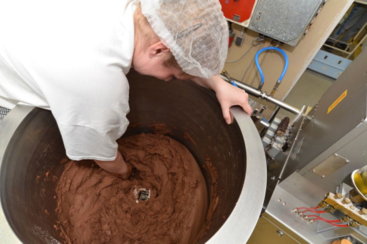 Wstrzymano dostawy z fabryki czekolady. W słodyczach wykryto salmonellę