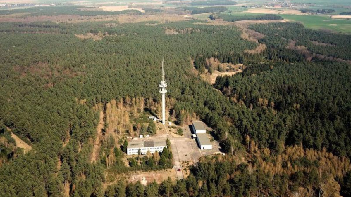 Kompleks budynków i bunkier trafiły na sprzedaż
