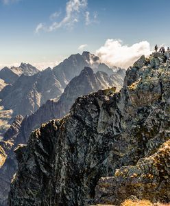 Tatry. Zdjęcie biało-czerwonej flagi na Rysach wzbudziło sporo emocji