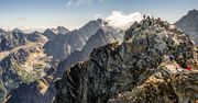 Tatry. Zdjęcie biało-czerwonej flagi na Rysach wzbudziło sporo emocji