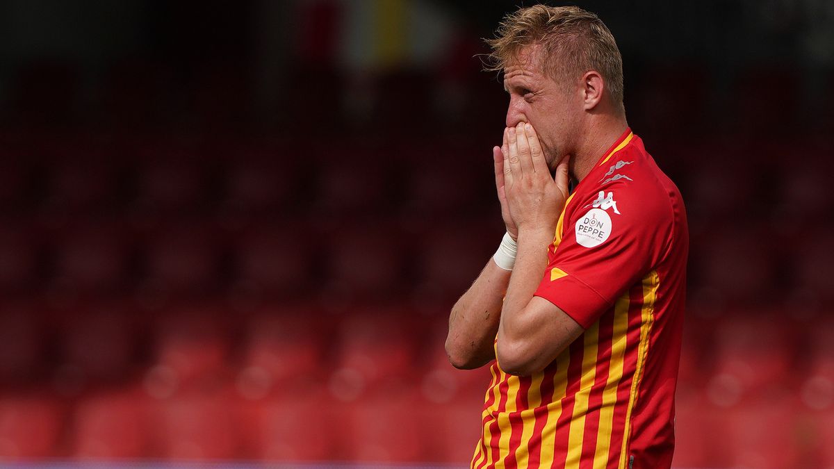 Kamil Glik w koszulce Benevento Calcio