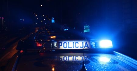Jelenia Góra. Podali się za policjantów i obrabowali mężczyznę. Grozi im do 10 lat więzienia