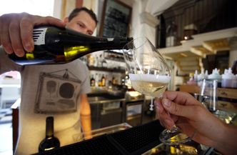 Mniej Prosecco, firma traci miliony. Producent: to przez podstawowy dochód obywatelski