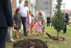 Polkowice świętują beatyfikację Stefana Wyszyńskiego. Posadzono dąb