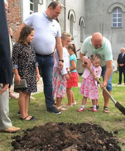 Polkowice świętują beatyfikację Stefana Wyszyńskiego. Posadzono dąb