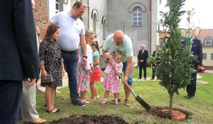 Polkowice świętują beatyfikację Stefana Wyszyńskiego. Posadzono dąb