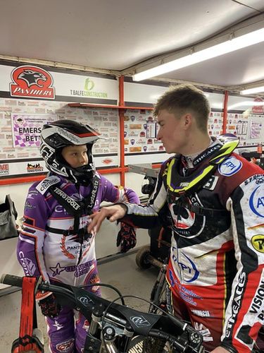 Emerson Betty w rozmowie z Tomem Brennanem (fot. EbRacing2)