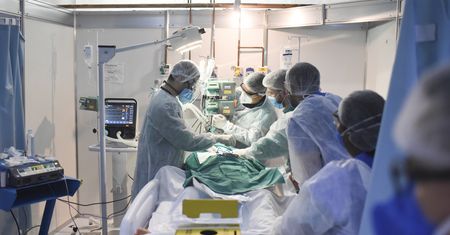 Badali COVID-19. Co się dzieje? Naukowcy już wiedzą. Ważne odkrycie