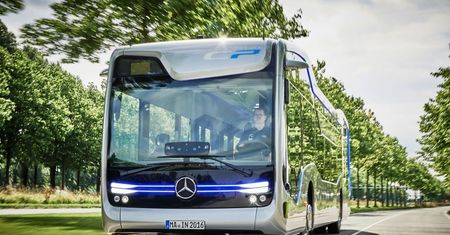 Autonomiczny autobus Mercedesa zaliczył poważny test