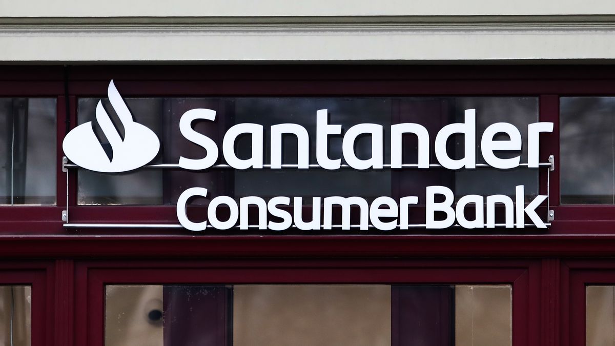 Santander Consumer Bank logo is seen on the branch in Krakow, Poland on January 12, 2022. (Photo by Jakub Porzycki/NurPhoto via Getty Images)