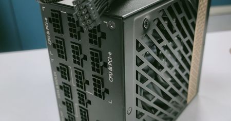 Interfejs PCIe 5.0. Nowa wtyczka zasilająca pierwszy raz na zdjęciach
