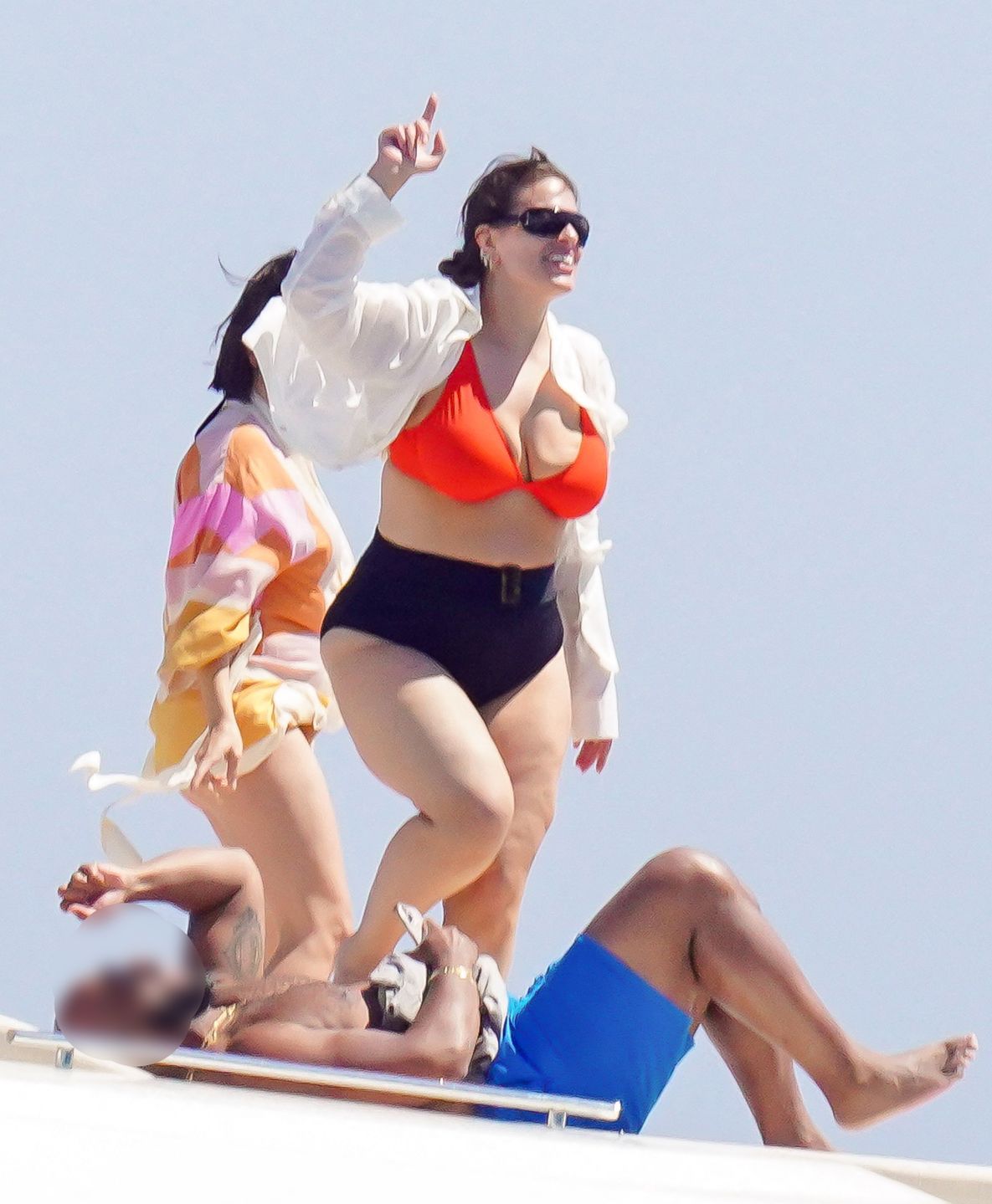 Ashley Graham dokazuje na jachcie w St Tropez
