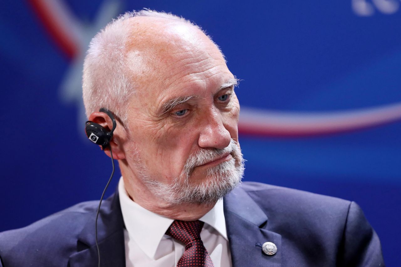 "Król jest nagi". Macierewicz ukrył fakty ws. katastrofy smoleńskiej?
