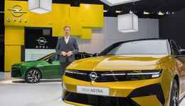 "Nie ma na to szans". Prezes Opla o rezygnacji ze sprzedaży tylko "elektryków" za dwa lata