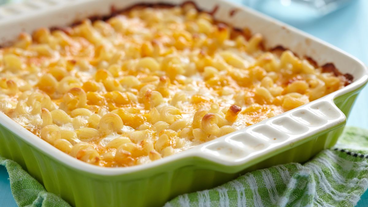 Zapiekanka makaronowa  - zapiekanka z ogórkiem, kurczakiem, szynką, mięsem mielonym