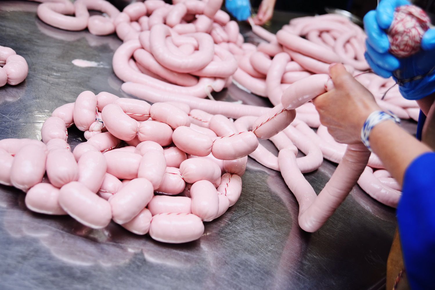 Do produktów UPF zaliczamy też parówki wykorzystywane w daniach typu fast food