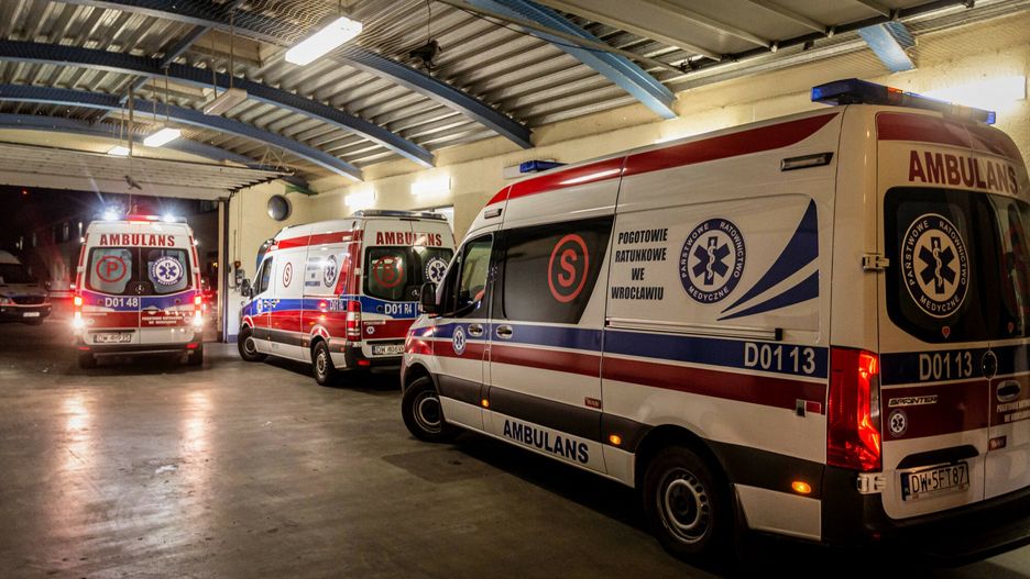 Koronawirus. 78-latek czekał 15 godzin w karetce