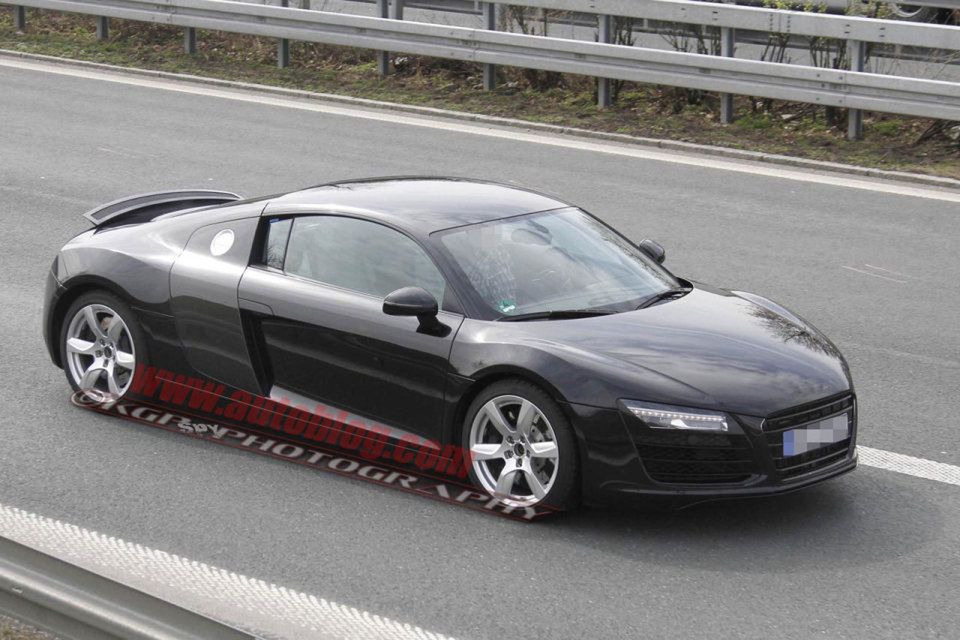 Audi R8 (2013) - zdjęcie szpiegowskie (źródło: Autoblog via KPG Photography)