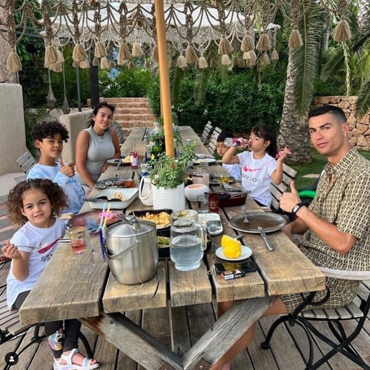 Cristiano Ronaldo i Georgina Rodriguez z dziećmi