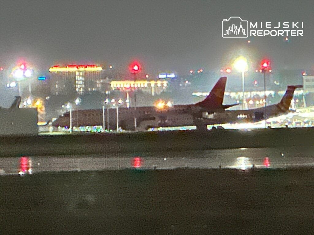 Telefon pasażera zapalił się na pokładzie. Samolot zawrócił na Okęcie