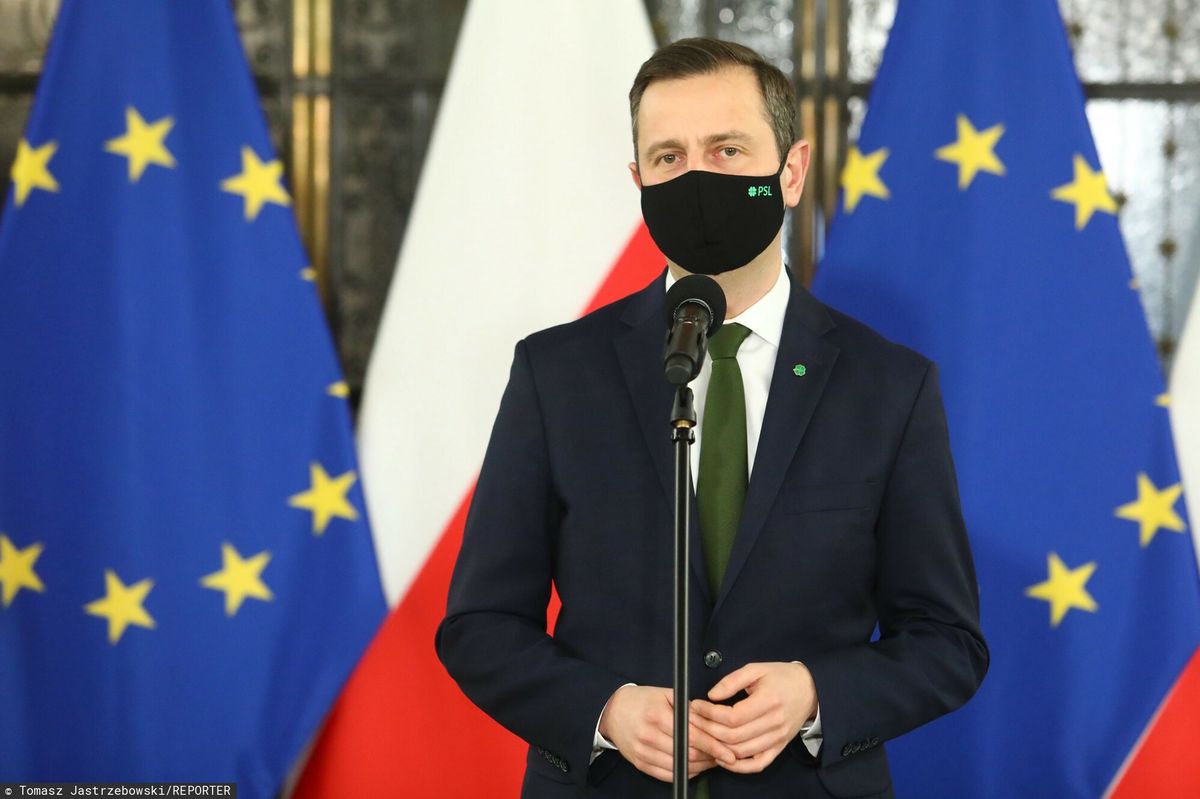 Koronawirus. Kosiniak-Kamysz pracuje na izbie przyjęć