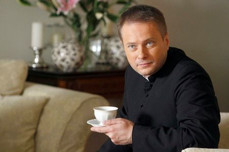 Artur Żmijewski jako Ojciec Mateusz