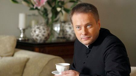 Artur Żmijewski jako Ojciec Mateusz