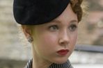 Juno Temple kradnie magiczny imbryk