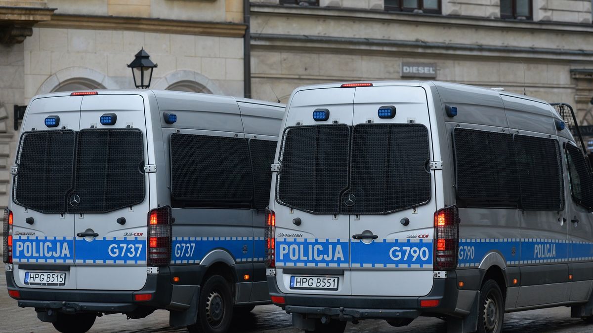 Zdjęcie okładkowe artykułu: Getty Images / Artur Widak/NurPhoto / Pod stadionem w Chorzowie po raz kolejny pojawiła się policja